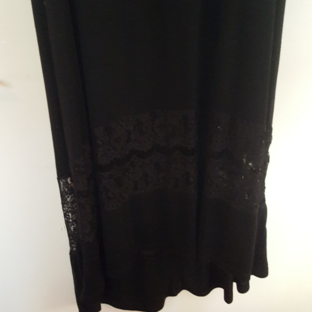 Long black sleeveless dress